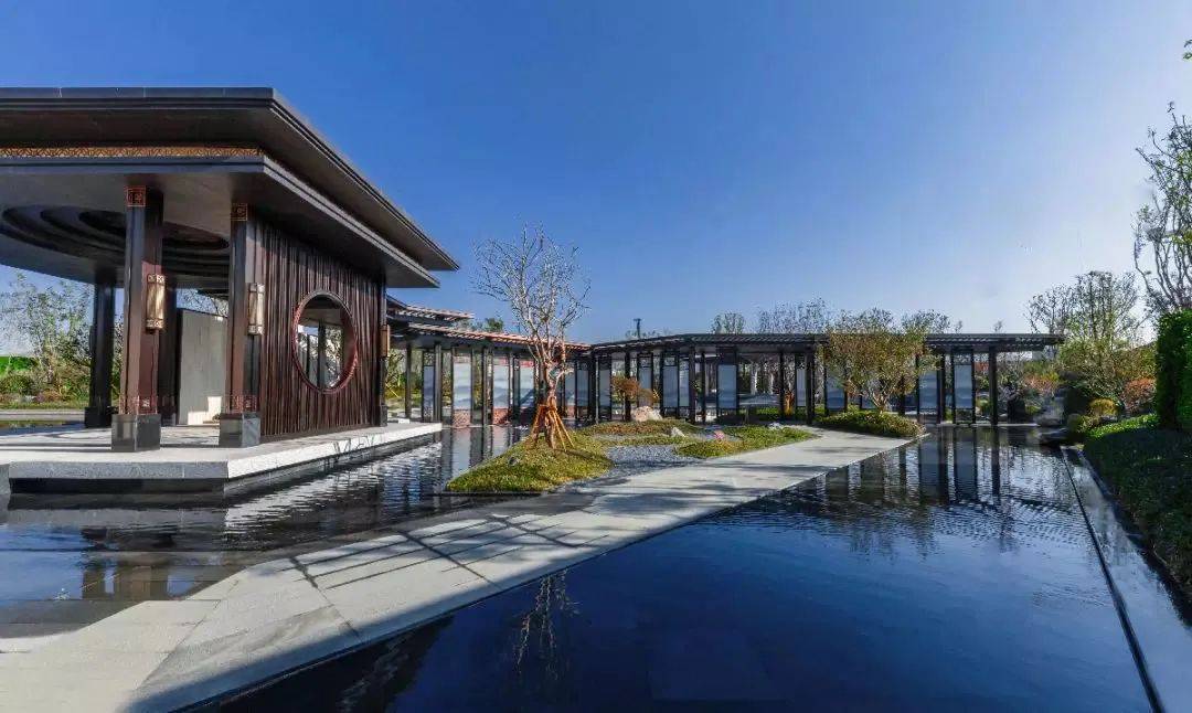 西昌邦泰·花熙府园林示范区邦泰楼盘的品质就给她留下了深刻印象,"