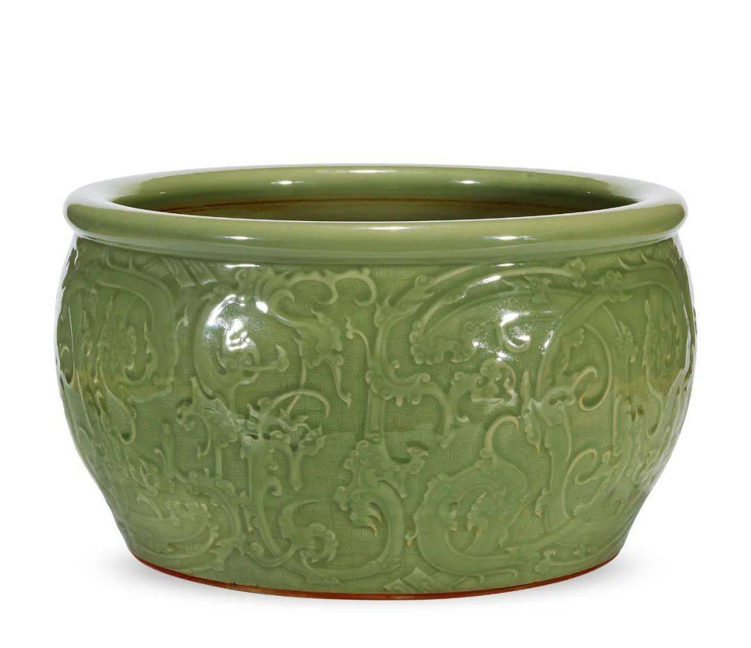 原法国驻华大使重要藏品:明初御窑龙泉蛟龙纹大画缸 | 崇正2020秋拍