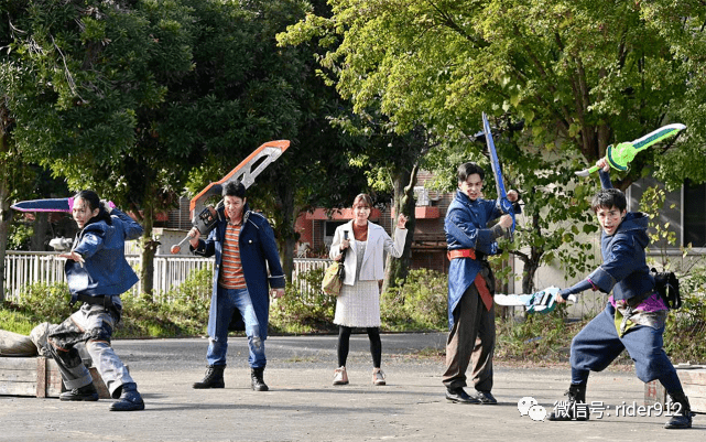 奥特曼知名皮套演员确定出演假面骑士圣刃