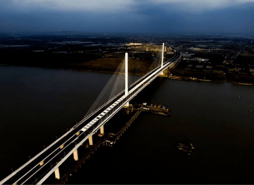 今天南京五桥浦仪公路西段跨江大桥建成通车