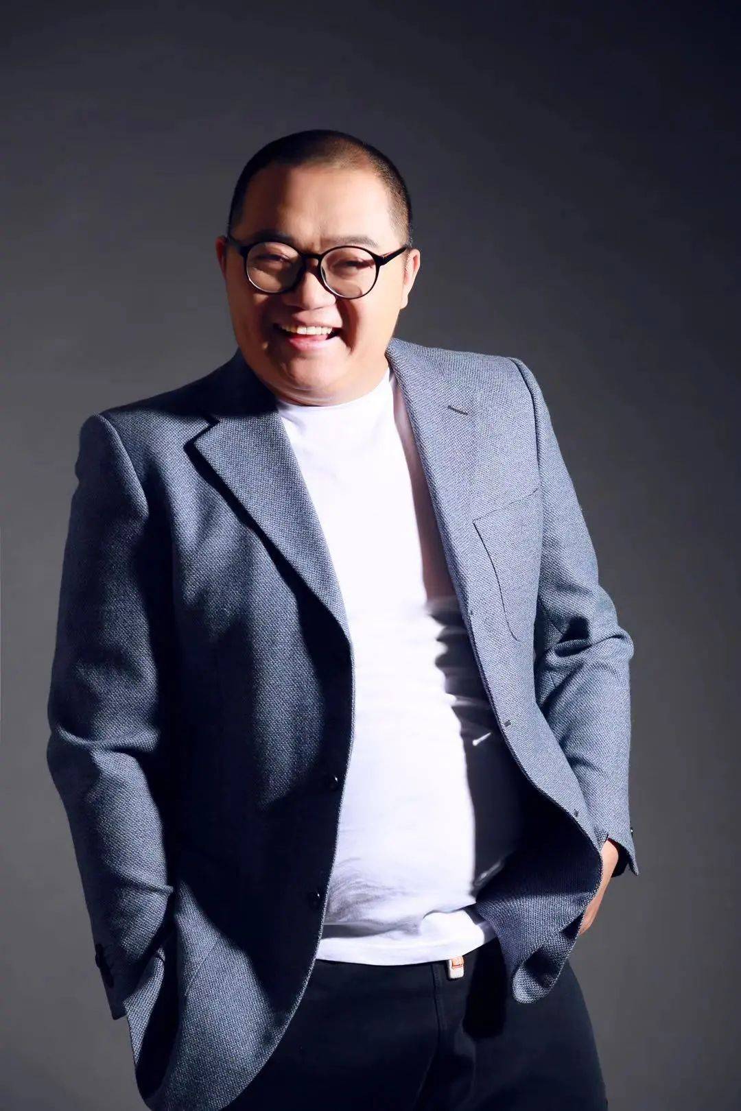 主讲人:鞠觉亮 著名监制,导演,编剧,港台武侠剧泰斗,曾执导过6部金庸