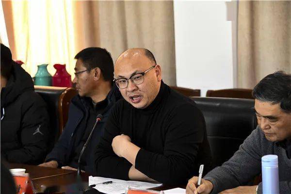 在毓秀楼四楼会议室,南莫中学校长,党总支书记苏中潜对名师工作室一行