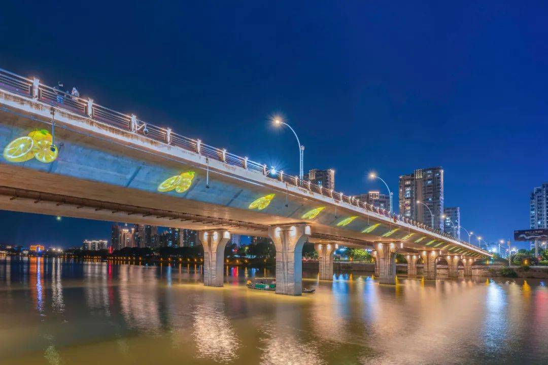 贛州特大橋和諧鐘塔黃金廣場豪德水岸新天自然博物館城市中央公園壯觀