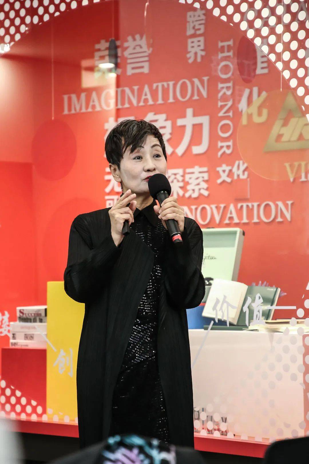 这个和张爱玲神交已久的上海女儿来徐家汇上文化党课啦