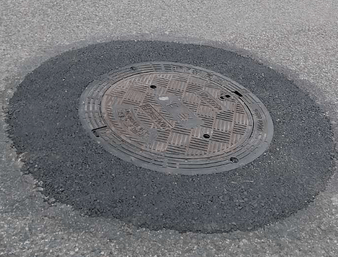 检查井盖病害治理10074座这个民生目标今年已超额完成