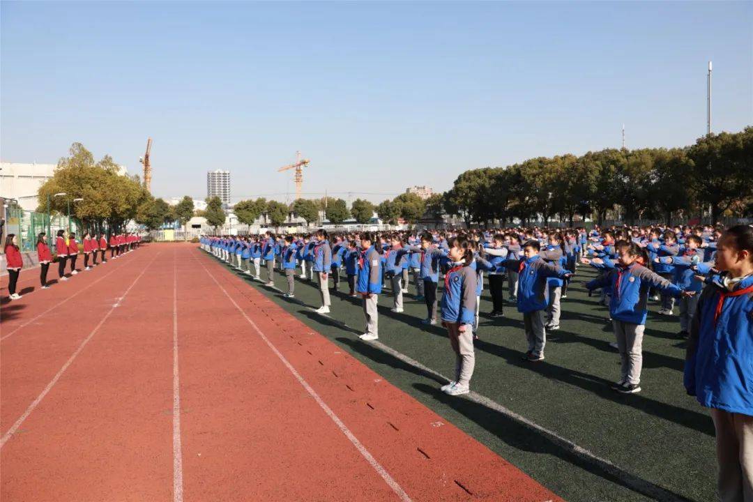 动态阳光体育魅力少年健康小鹤快乐成长南翔小学参加区大课间评比活动