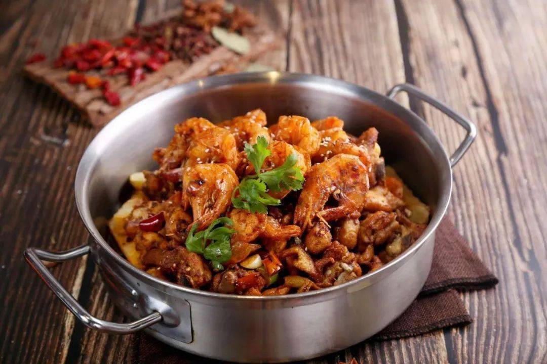 鸡公虾婆新玛特店试营业吃一锅送一锅啦