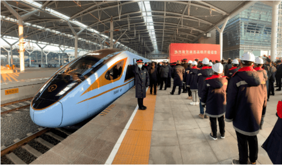 陈润儿铿锵有力的宣布,承载着宁夏690万人民群众"高铁梦"的银西高铁