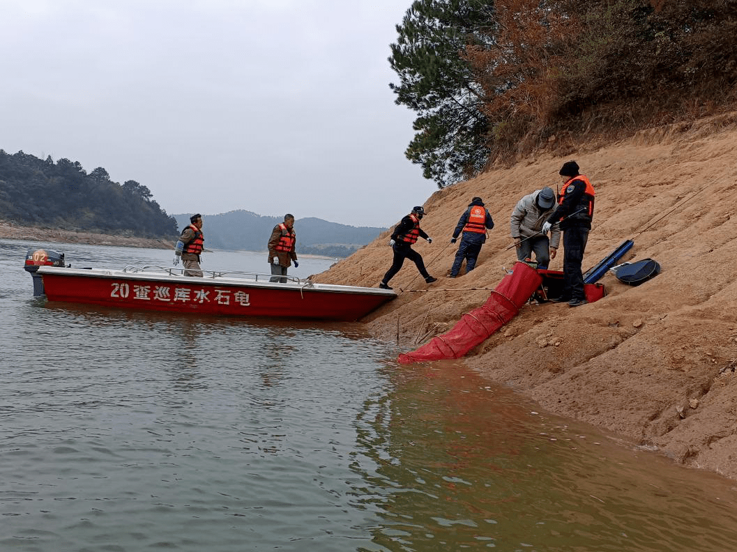 龜石水利工程管理處,對龜石水庫水源地保護區開展聯合執法行