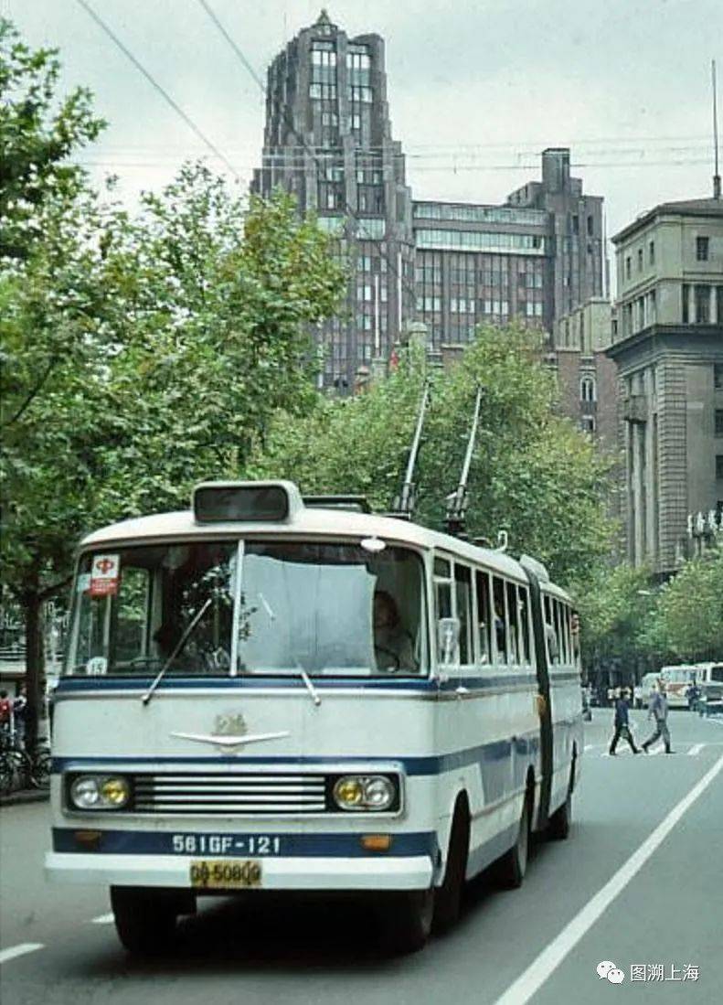 线路微历史27路→37路1974年12月24日,27路无轨电车正式通车(23日试