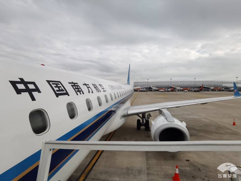 打卡即将退役的南航e190!从深圳飞梅州,果断选择登机口升舱_朋友