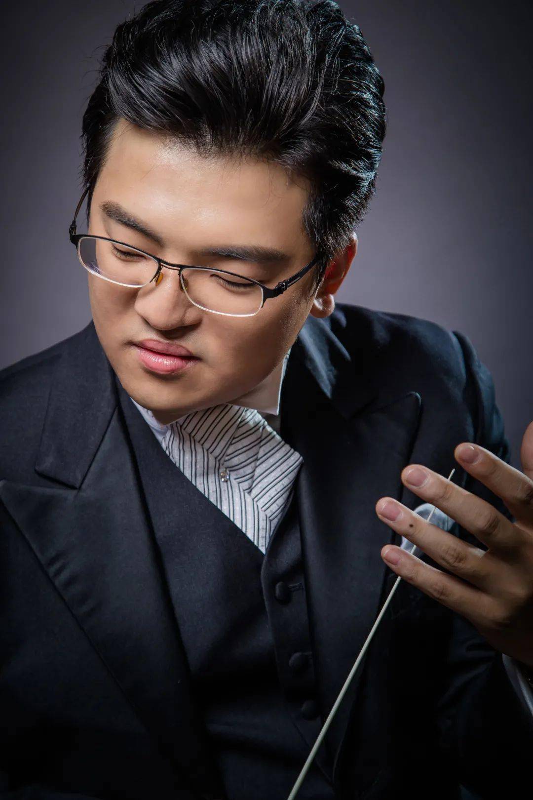 我院校友青年指挥家冯天佑将执棒演出赵季平作品音乐会