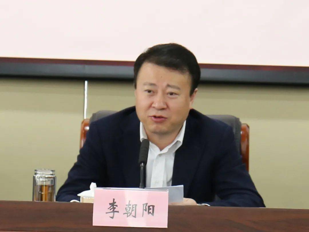 会议最后,吴中区委副书记,代区长李朝阳讲话.