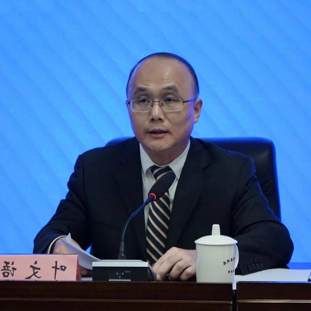 叶文语副局长回答据了解,我市为了完善保障房的建设标准,编制了多个