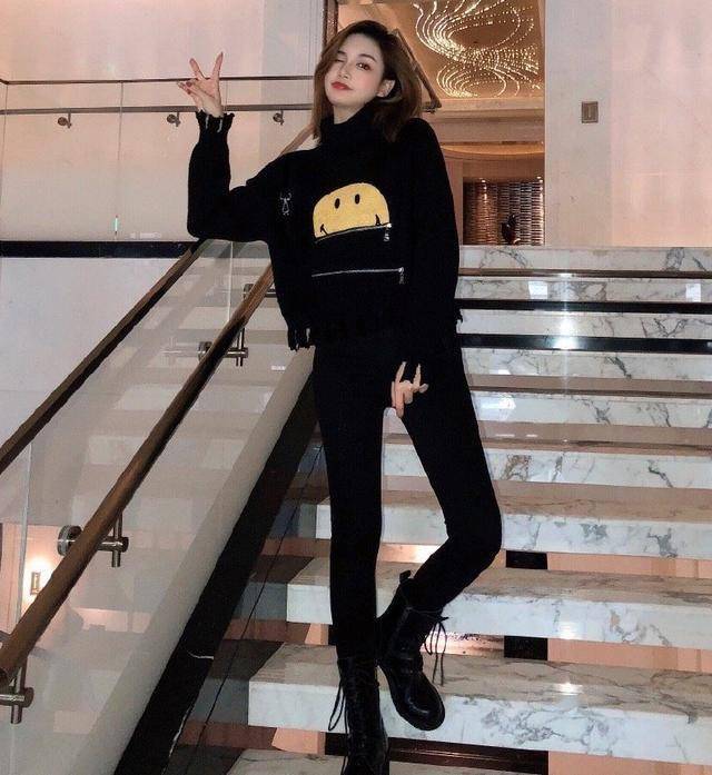 周扬青很会穿衣加了2道拉链后路人感和明星感的区别一目了然