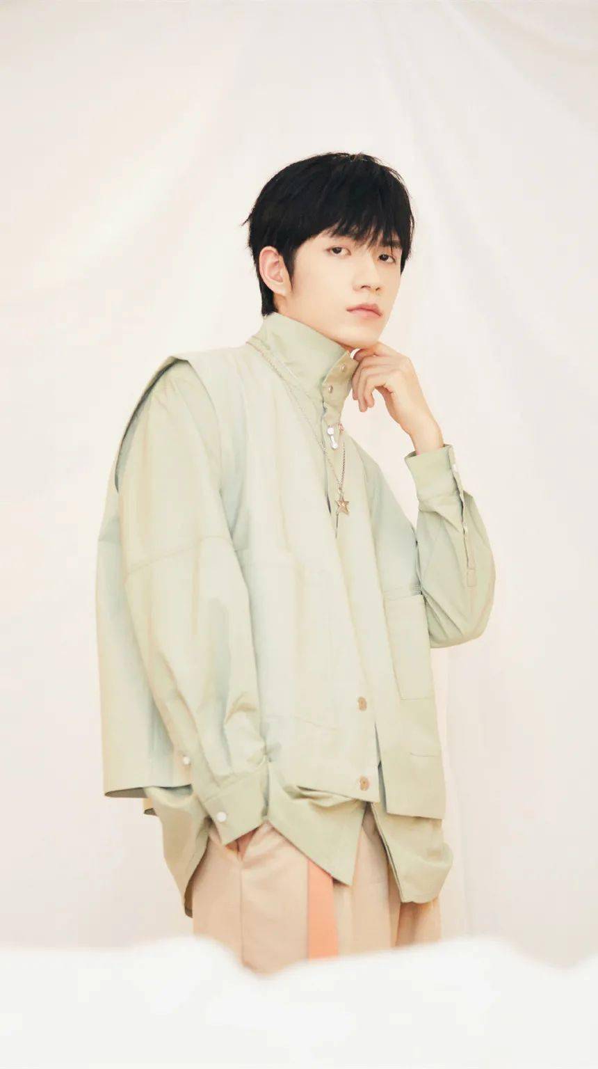 手机壁纸r1se张颜齐