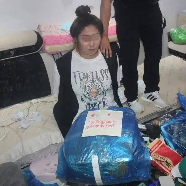 張家口壩上警方破販毒案萬全一住宅小區內抓獲女毒梟