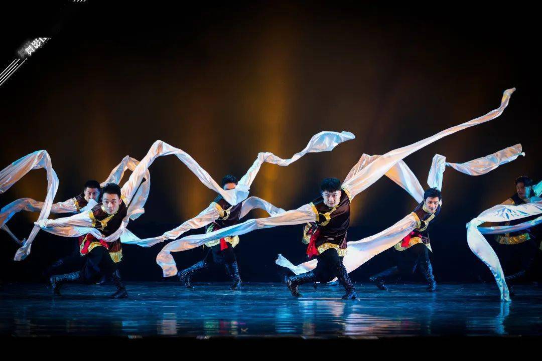 舞影图集西南民族大学艺术学院舞蹈系2017级专业毕业汇报