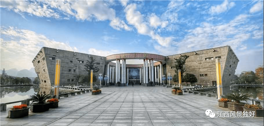 鹰潭市西南郊16公里处,分为游客接待处,遗产展示中心,道教展览馆三个