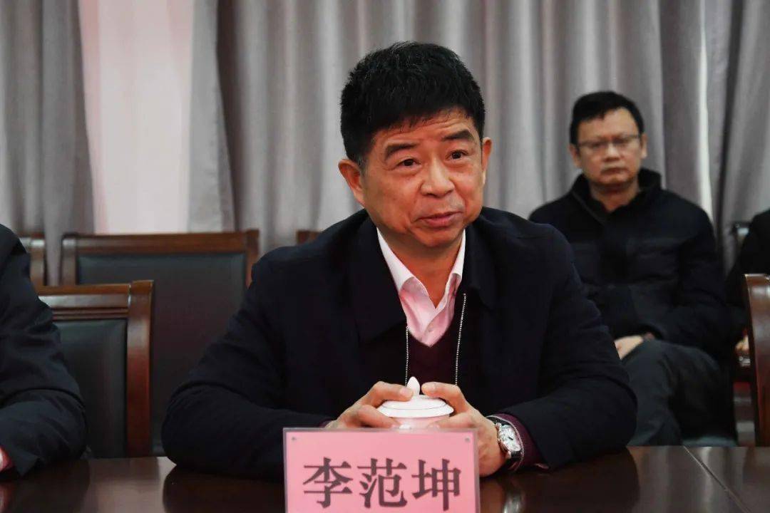 2科普讲座晚上,由曾宪良教授为浏阳五中的学生们开展了一次题为《剑拔