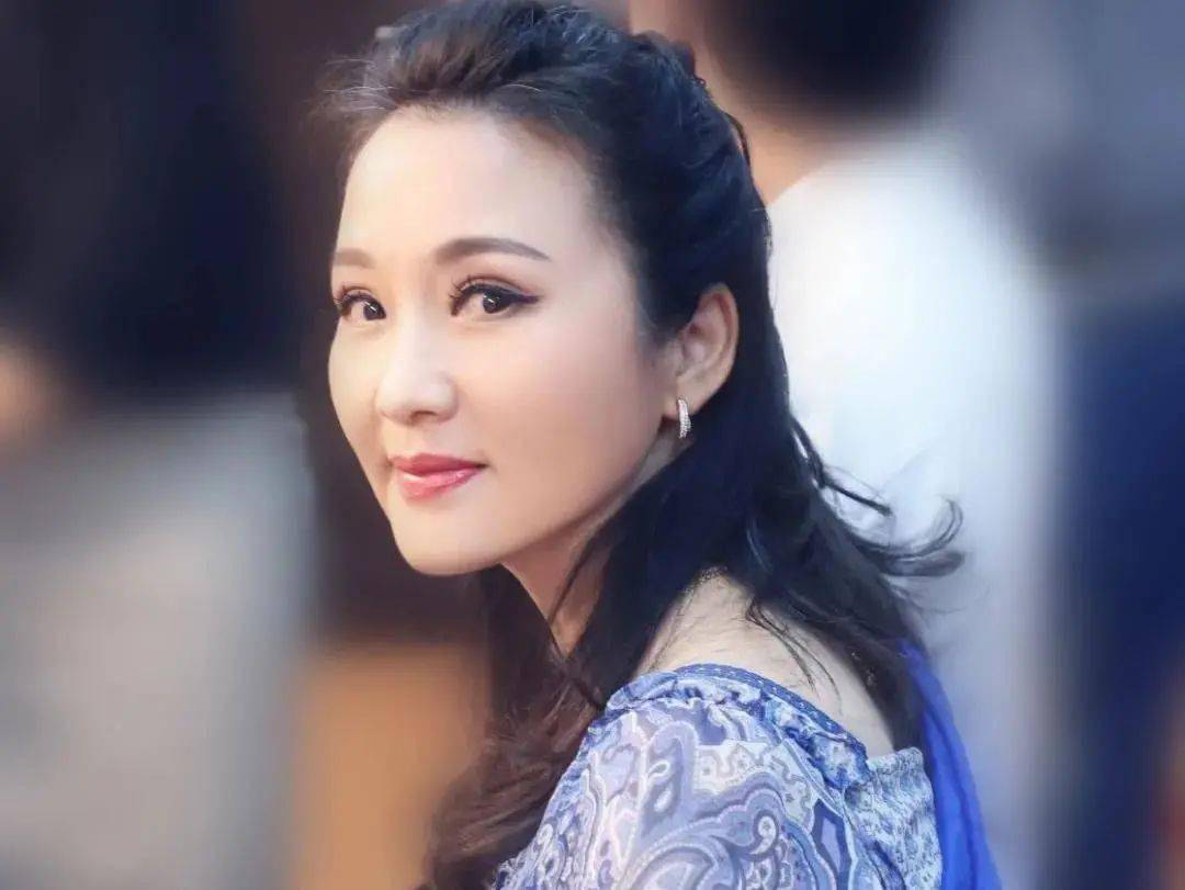 越聚黄金一代方亚芬一份责任一个梦