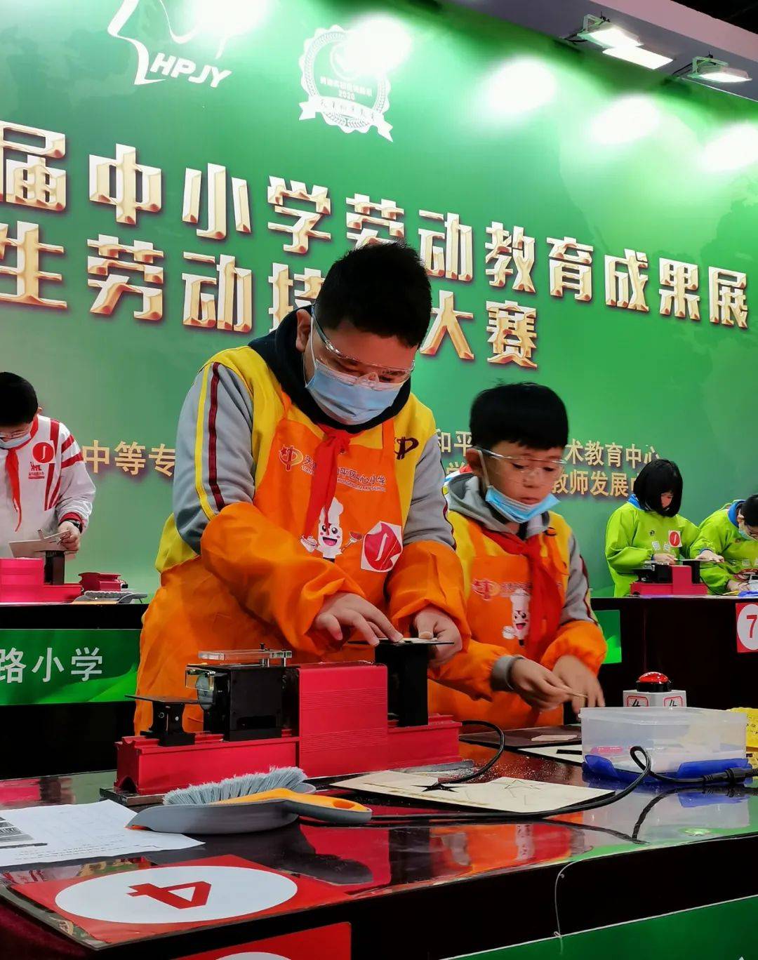 点击量近百万看这群中小学生劳动技能大比拼