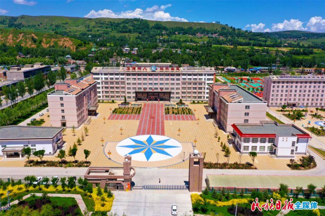 记全国民族团结进步示范单位积石山县民族中学