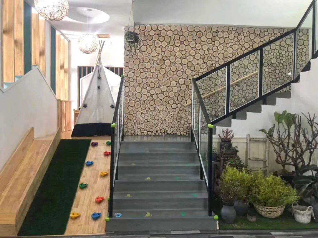功能与颜值并存的幼儿园墙裙设计装修方案建议点击收藏创意分享