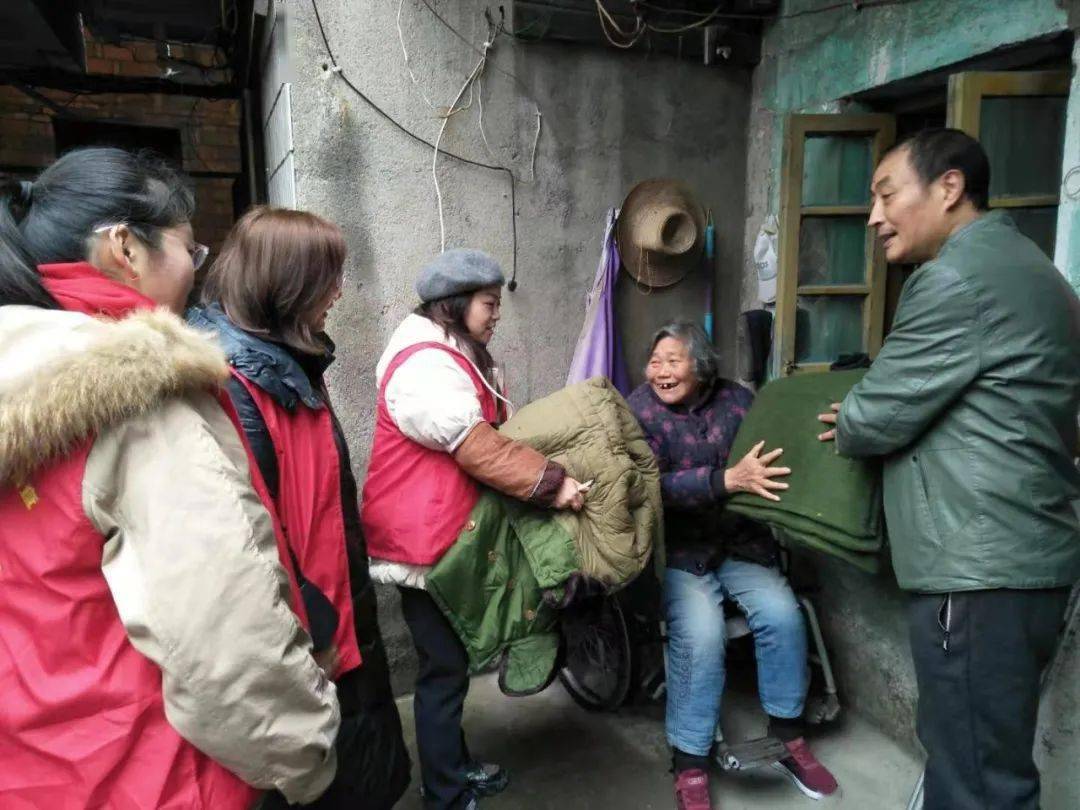 新时代文明实践景德镇市珠山区开展关爱帮扶进社区志愿服务活动