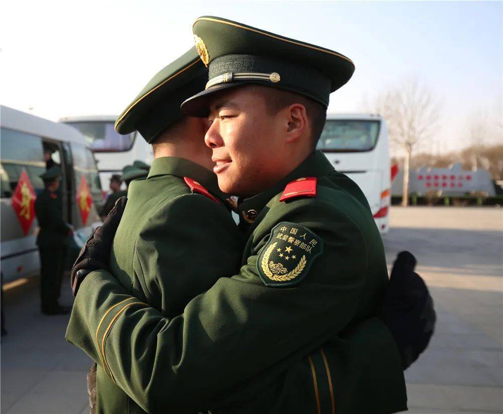 武警新兵奔赴基层一线战斗岗位履职