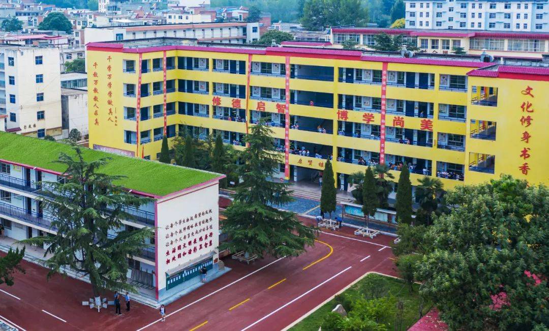 城关三中:奋力跋涉三十载 凝心聚力花更妍