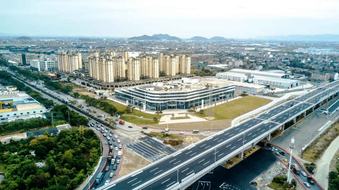 f7汽车广场是浙江凯和贸易有限公司响应台州市"推进产业融合,着力构筑