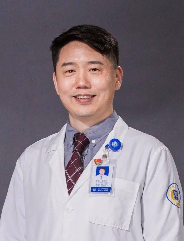 家属在医院纠结一天,47岁男子被拖到"不能动弹"_张锦华