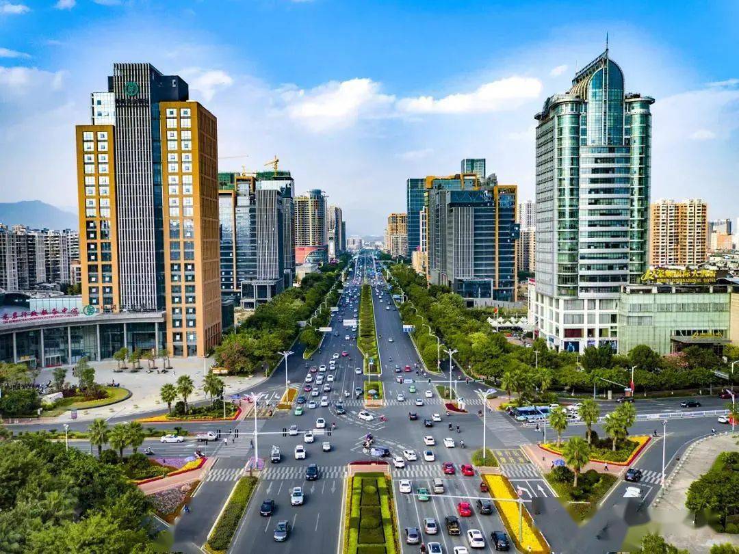 全国精神文明建设表彰大会在北京隆重举行,龙岩市蝉联"全国文明城市"