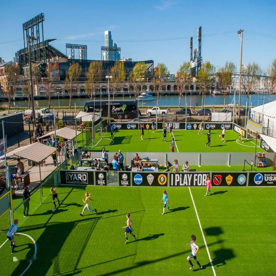 足球场成新建社区标配两部委2035年地级以上城市社区足球场全覆盖