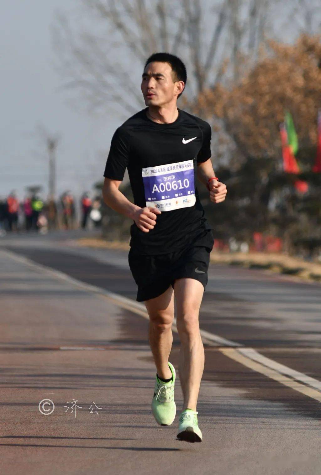 2020年洛阳孟津黄河半程马拉松运动员照片