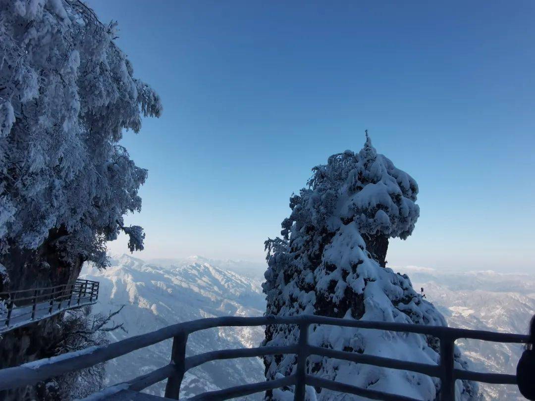 龙头山露出了"他"的惊世神颜雪后初霁,云开雾散(中级道已经开放,欢迎