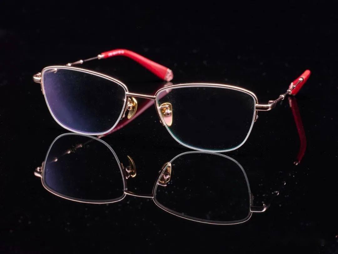 老凤祥眼镜致敬摩登时代把首饰戴在脸上喜迎2021年