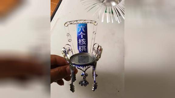 牛人用六个核桃的瓶子制作工艺品小凳子