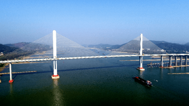 12月28日,怀阳高速公路建成通车,粤西地区再添一条连接粤港澳大湾区的