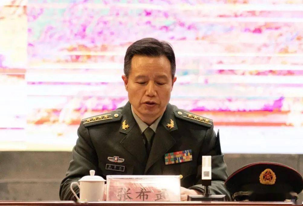 张希武主持活动.李本涛,王延青为市一高颁授"征兵工作站"牌匾 .