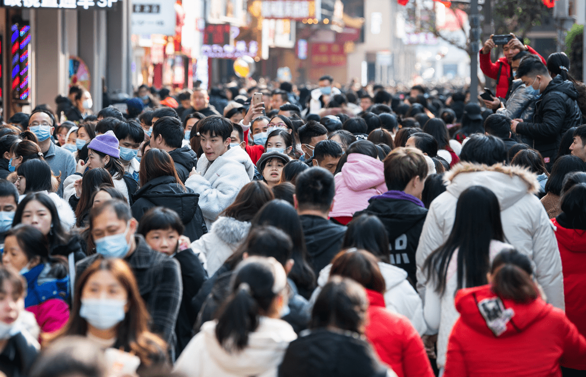 元旦的长沙有多热闹?得踮起脚尖看还有多远才能走出人群