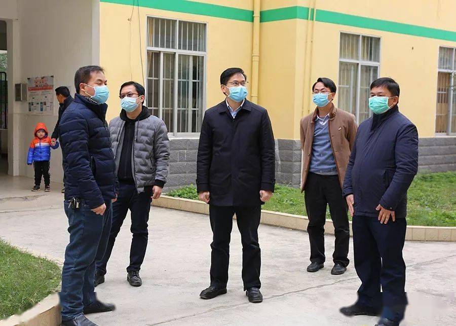 县委书记吴强到天等县人民医院指导新型冠状病毒感染的肺炎疫情坟控