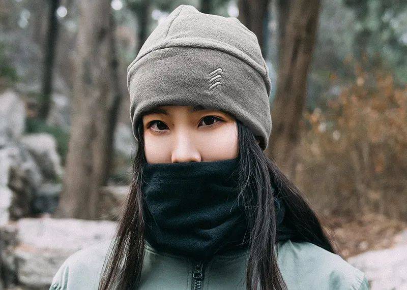 凛冽寒风,穿8000元大鹅还冷?戴它,100元一套防风,锁住温暖