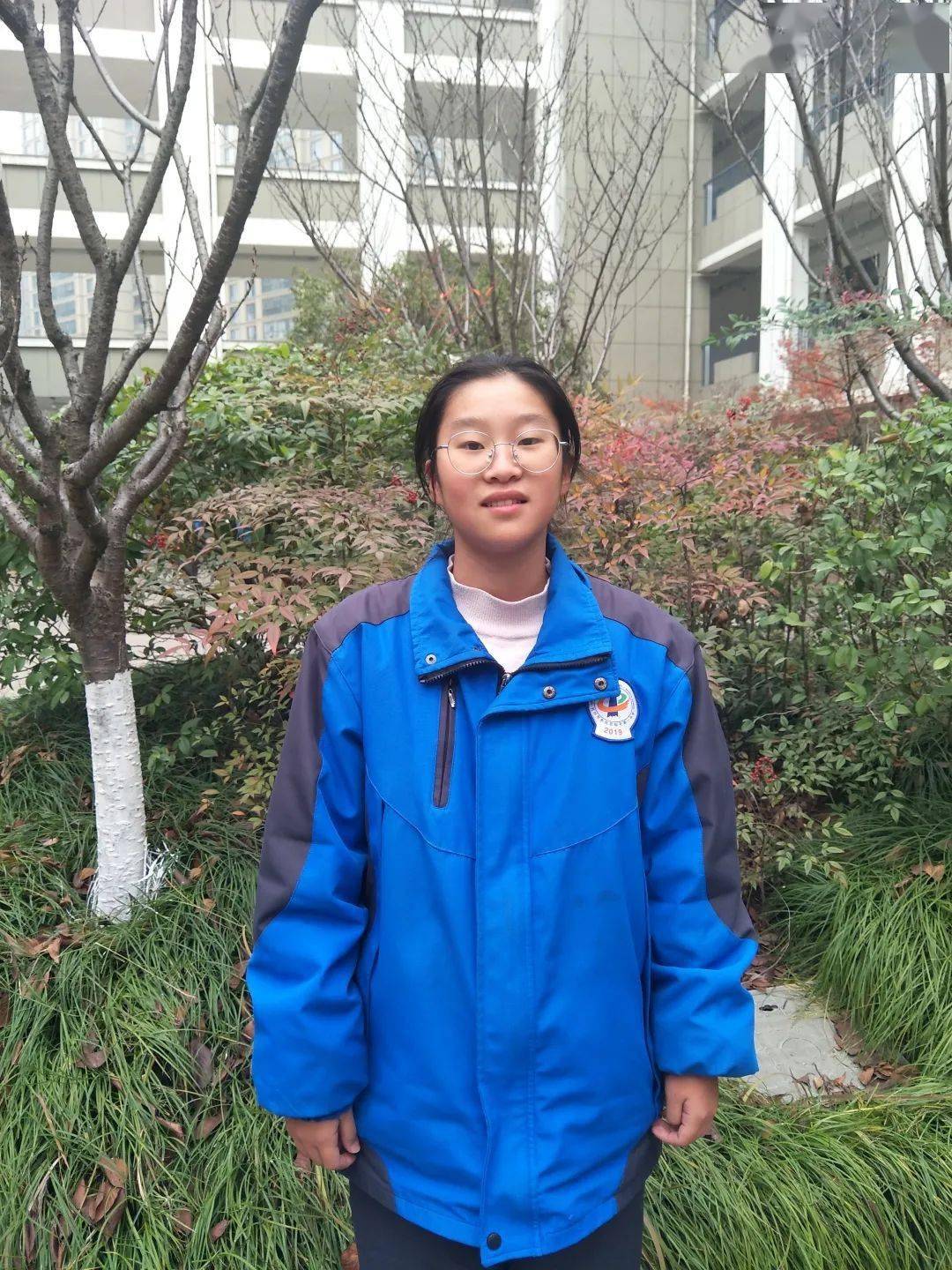 请投票给最美的ta临平一中第七届美丽学生评比活动