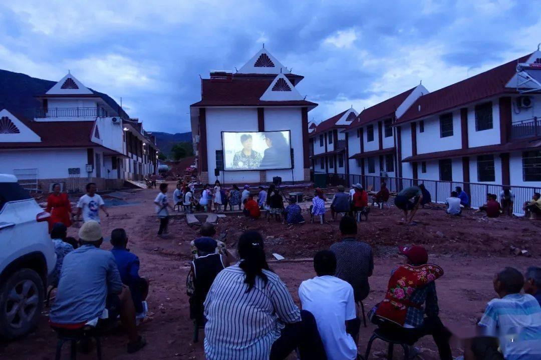 会理:坝坝电影丰富群众的夜生活