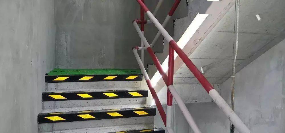 踏步阳角防护条楼层阳角保护使用"天眼"日查,发现隐患,及时排除开展