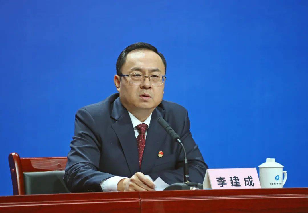 龙岩市委书记李建成围绕"红土先锋引领小康路 全力打造有温度的幸福