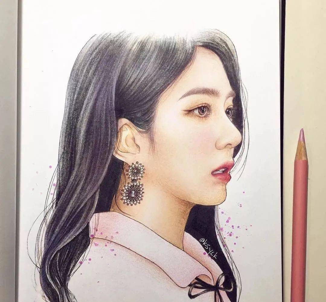 17岁初学画画的美女彩铅画惊艳120000粉丝画美人更美