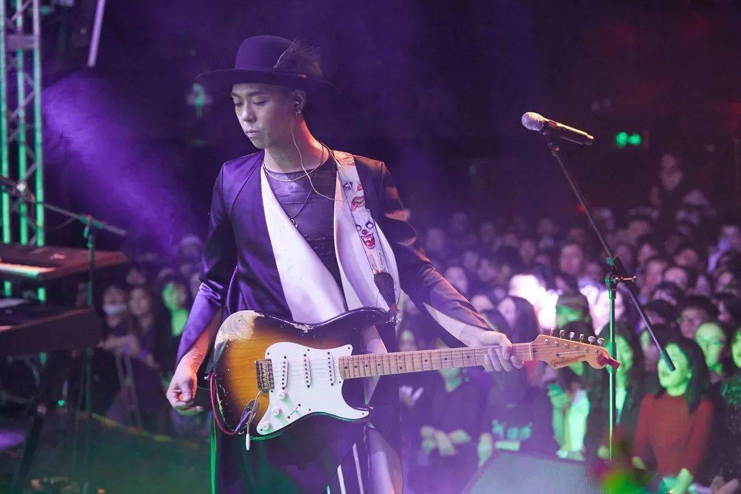 click #15成立于2015年,主唱ricky早已在摇滚圈小有名气,曾经是rustic